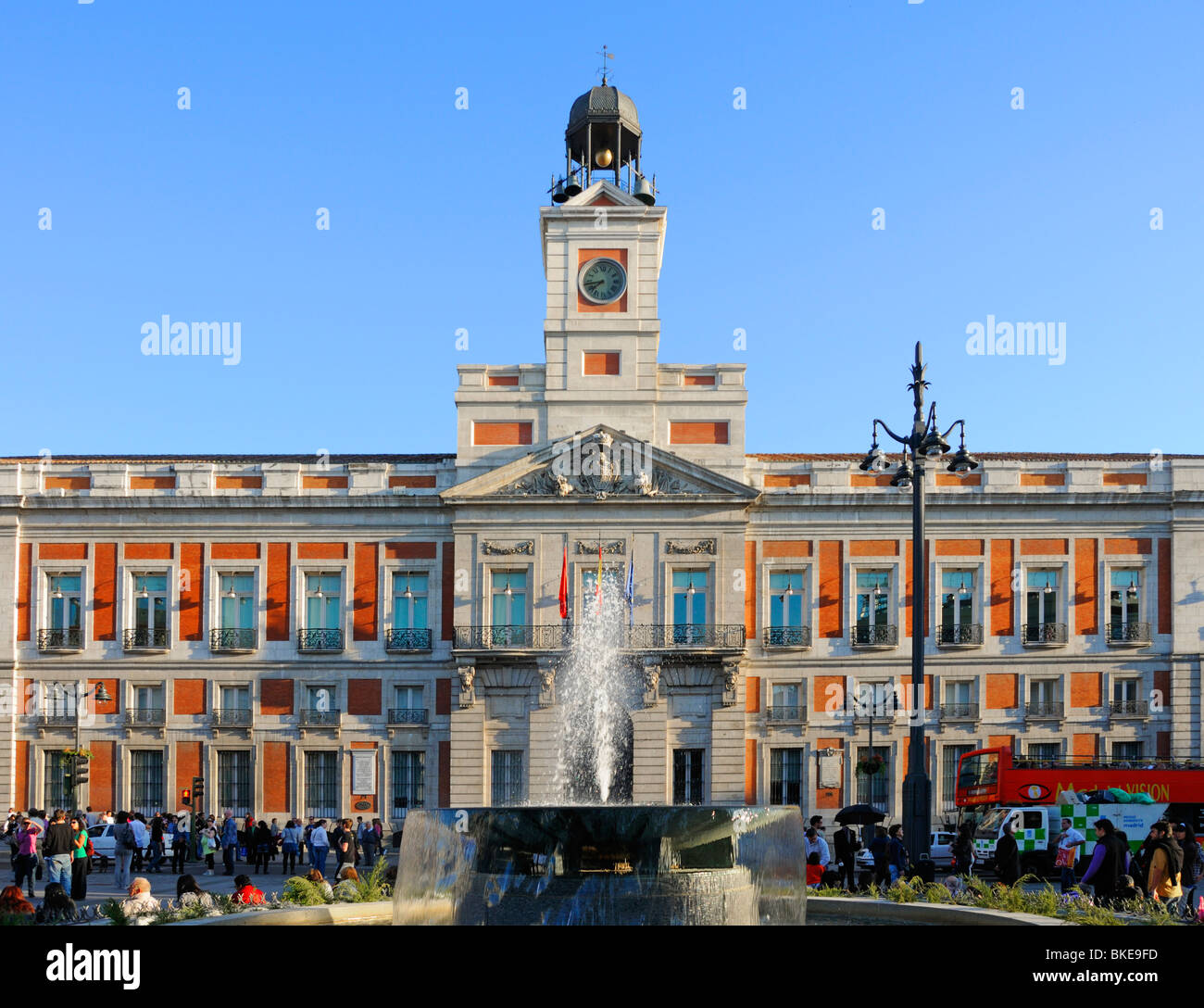 Madrid, Spanien. Puerta del Sol Casa de Correos (1768) Stockfoto