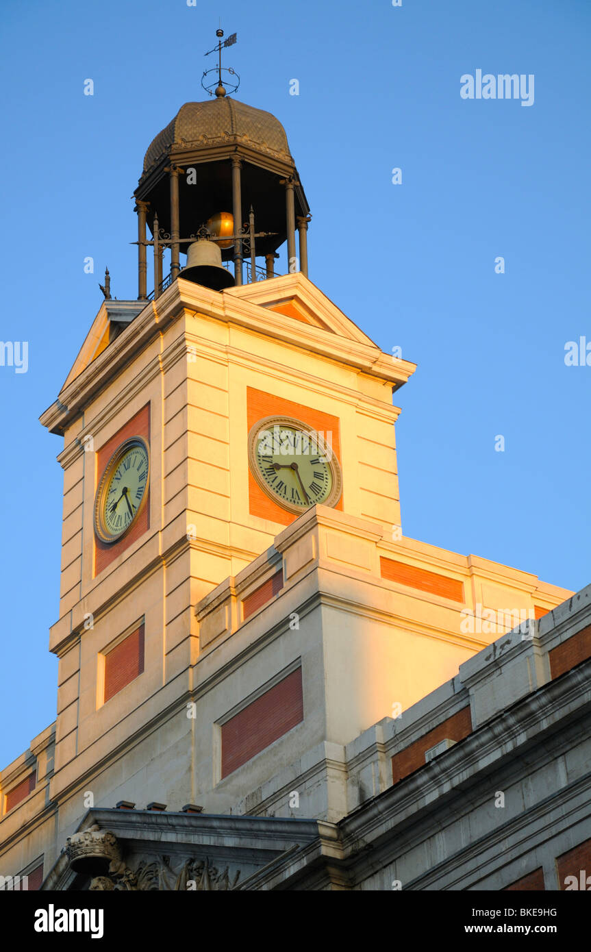 Madrid, Spanien. Puerta del Sol Casa de Correos (1768) Clocktower Stockfoto