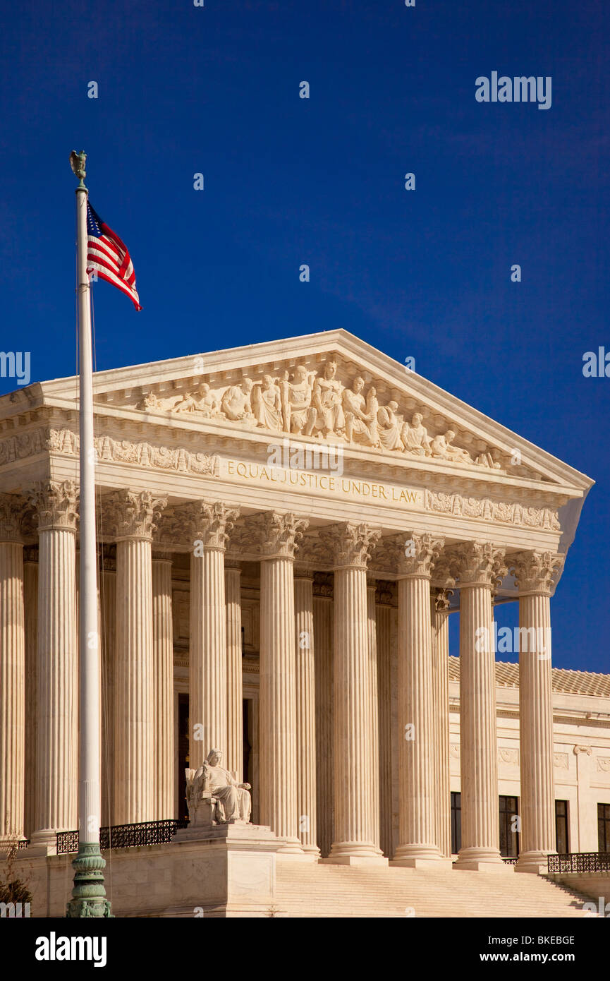 Vorderansicht des US Supreme Court Building in Washington DC USA Stockfoto