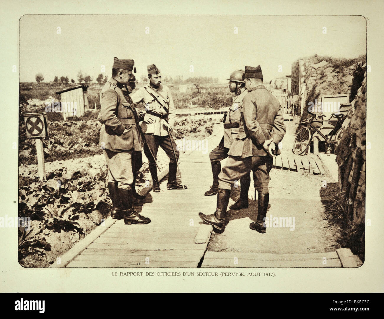 WWI belgische Offiziere besuchen Graben bei Pervijze, West-Flandern während des ersten Weltkriegs ein, Belgien Stockfoto