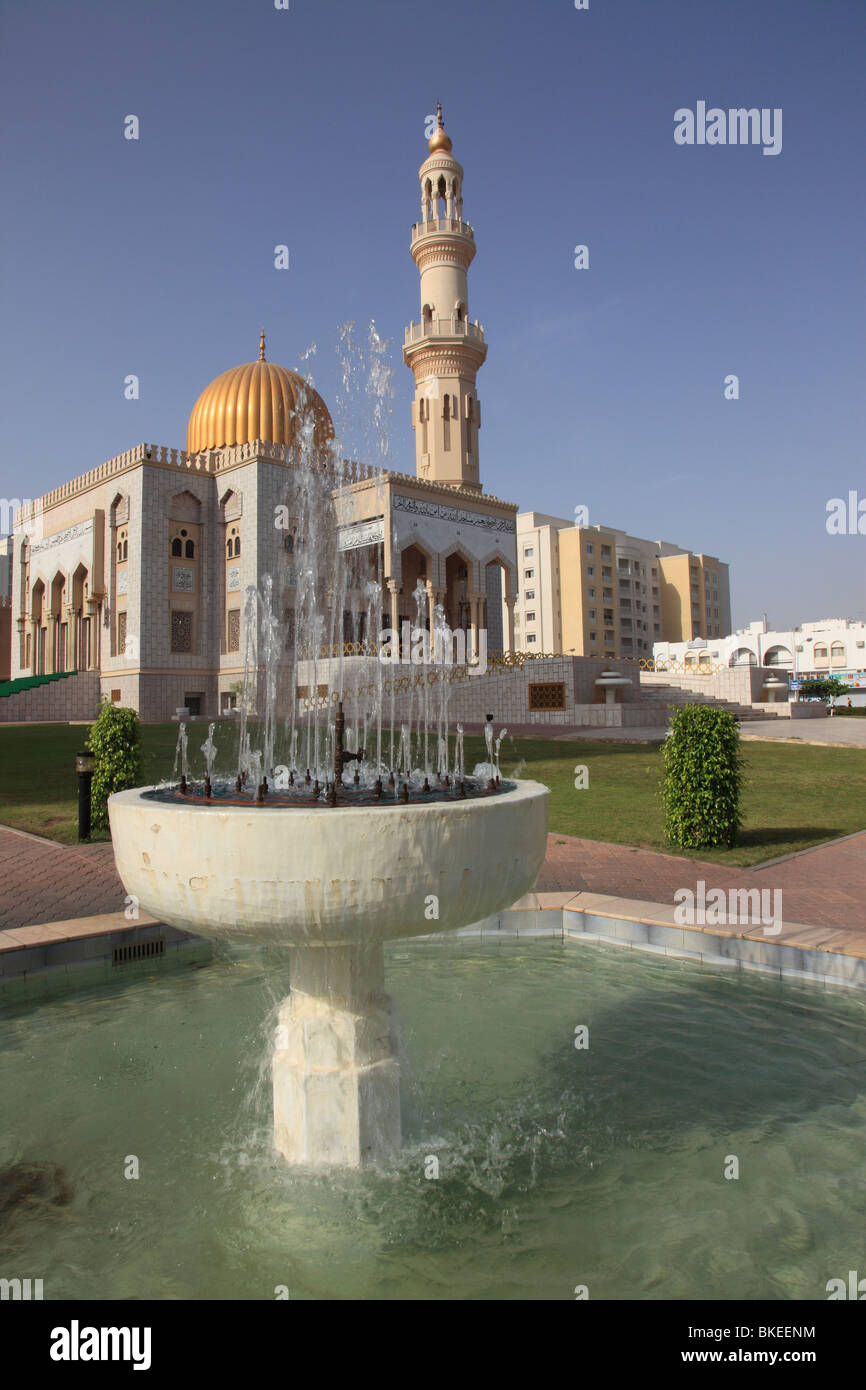 Brunnen vor Zawawi Moschee in Qurum, Al Khuwair, Muscat, Sultanat von Oman. Foto: Willy Matheisl Stockfoto