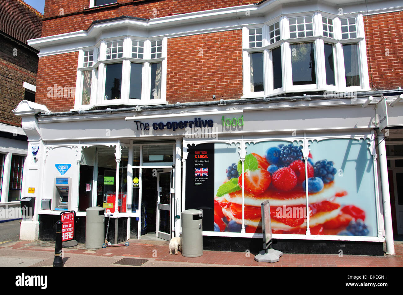 Die Genossenschaft Lebensmittelgeschäft, High Street, Hurstpierpoint, West Sussex, England, Vereinigtes Königreich Stockfoto