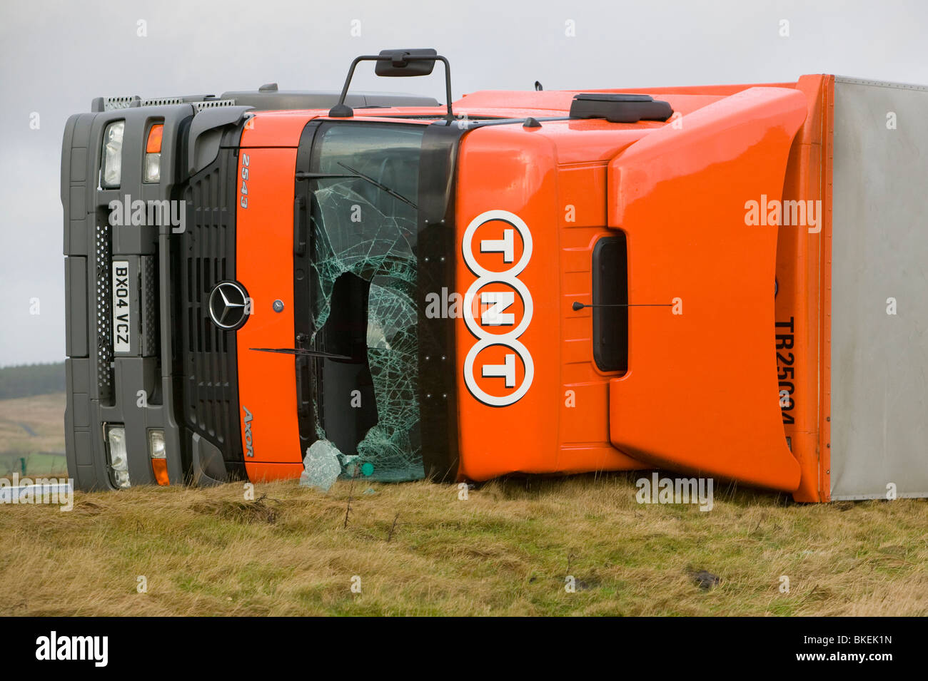 Lastwagen vom wind umgepustet -Fotos und -Bildmaterial in hoher ...