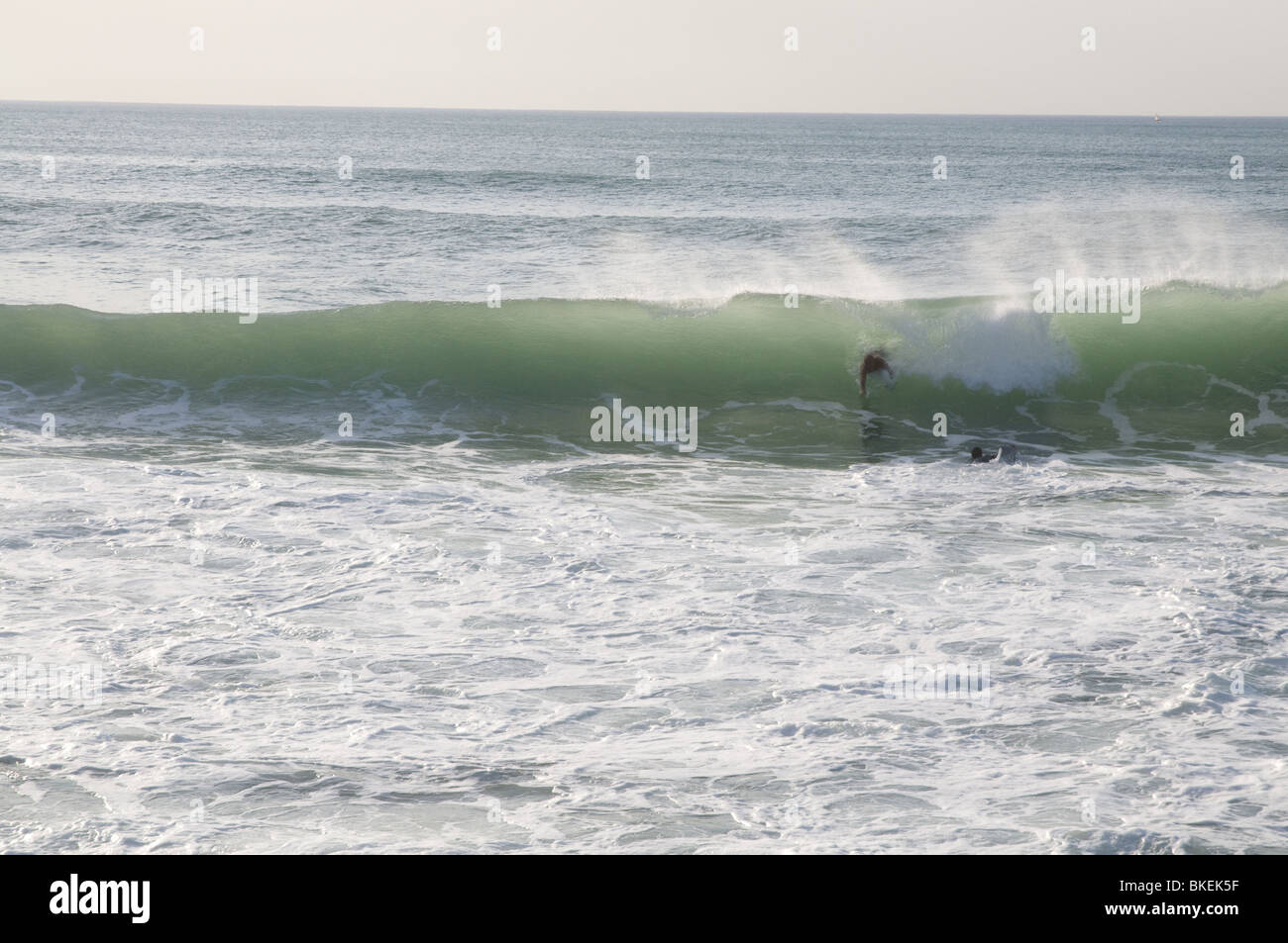 Miladys Strand in Biarritz in großen Wellen am Tag (Sommer) - Body Boarder, Surfen Stockfoto