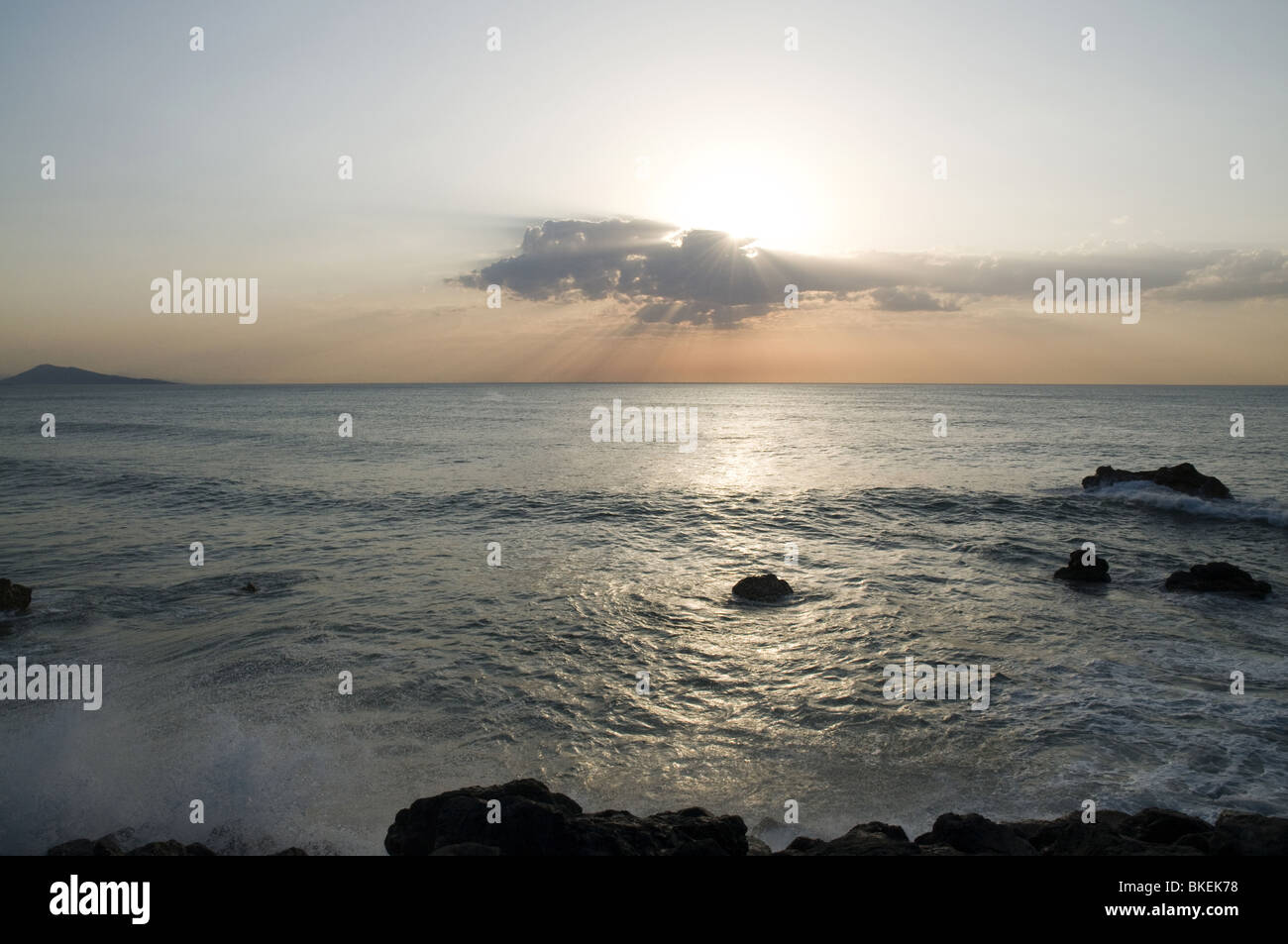 Miladys Strand in Biarritz in einem großen Wellen-Tag (Sommer) - Sonnenuntergang Stockfoto