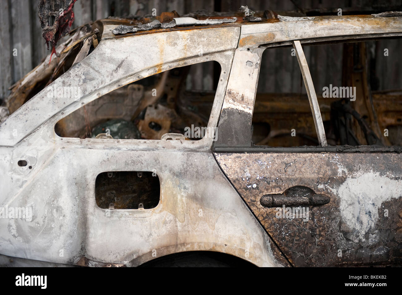 Auto nach Brandstiftung Feuer ausgebrannt Stockfoto