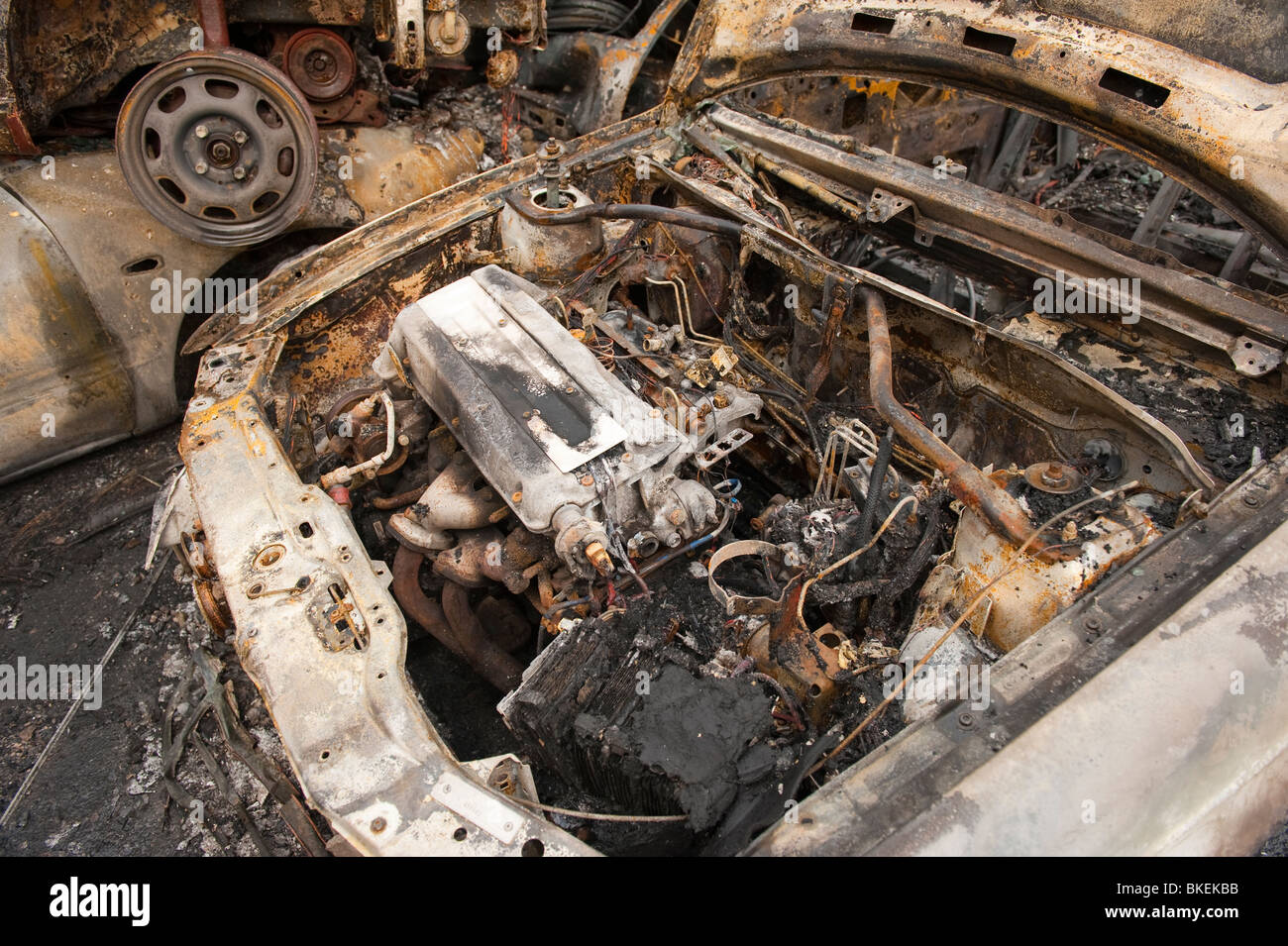 Auto nach Brandstiftung Feuer ausgebrannt Stockfoto