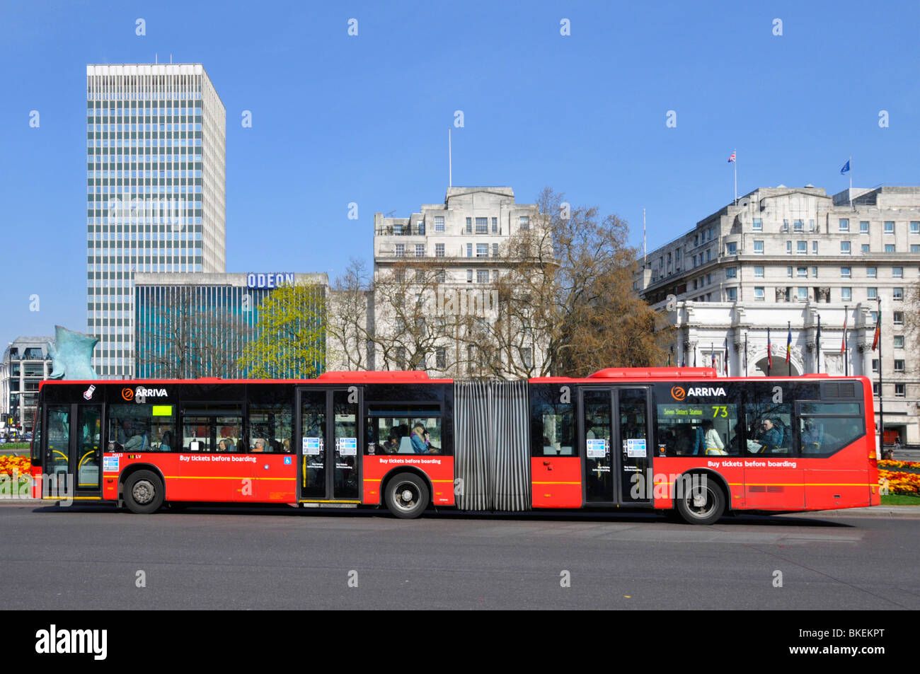 Arriva kurvenreich Bus am Marble Arch Stockfoto