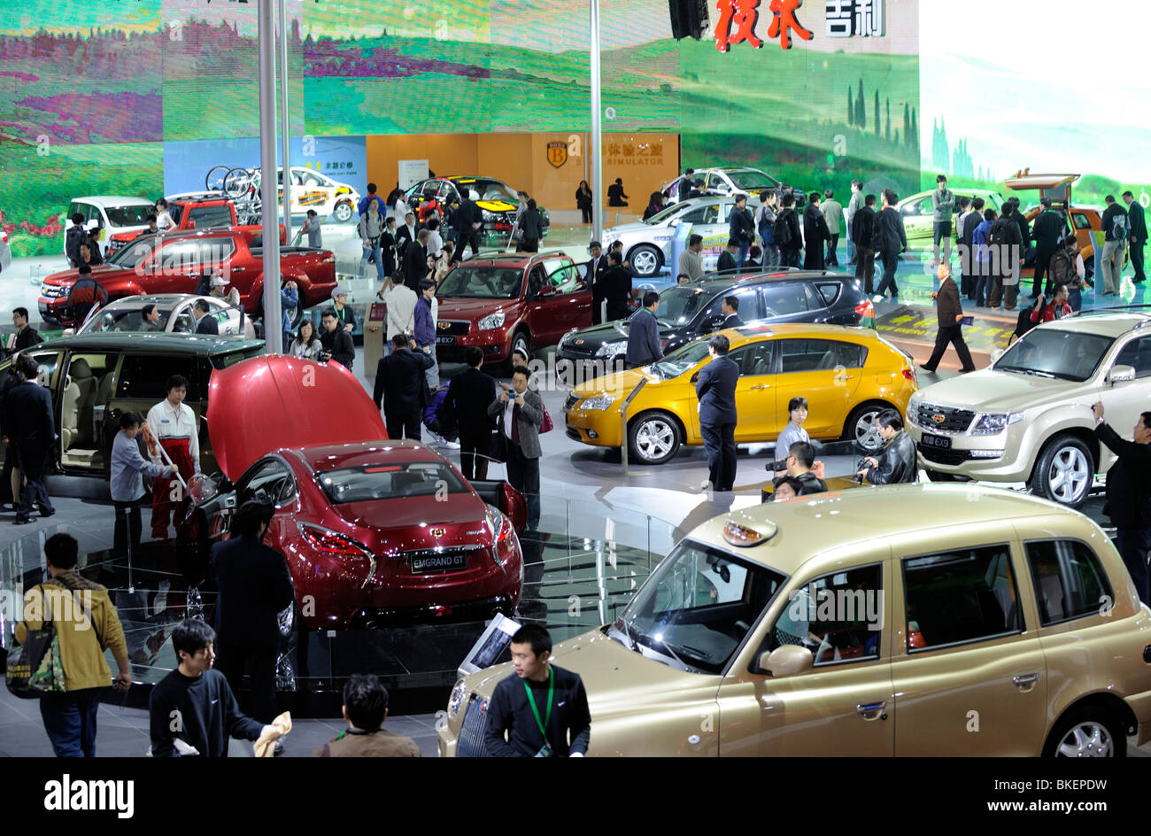 Geely Automobile Holdings Ltd. Fahrzeuge erscheinen auf der Beijing Auto Show in Peking, China. 23. April 2010 Stockfoto