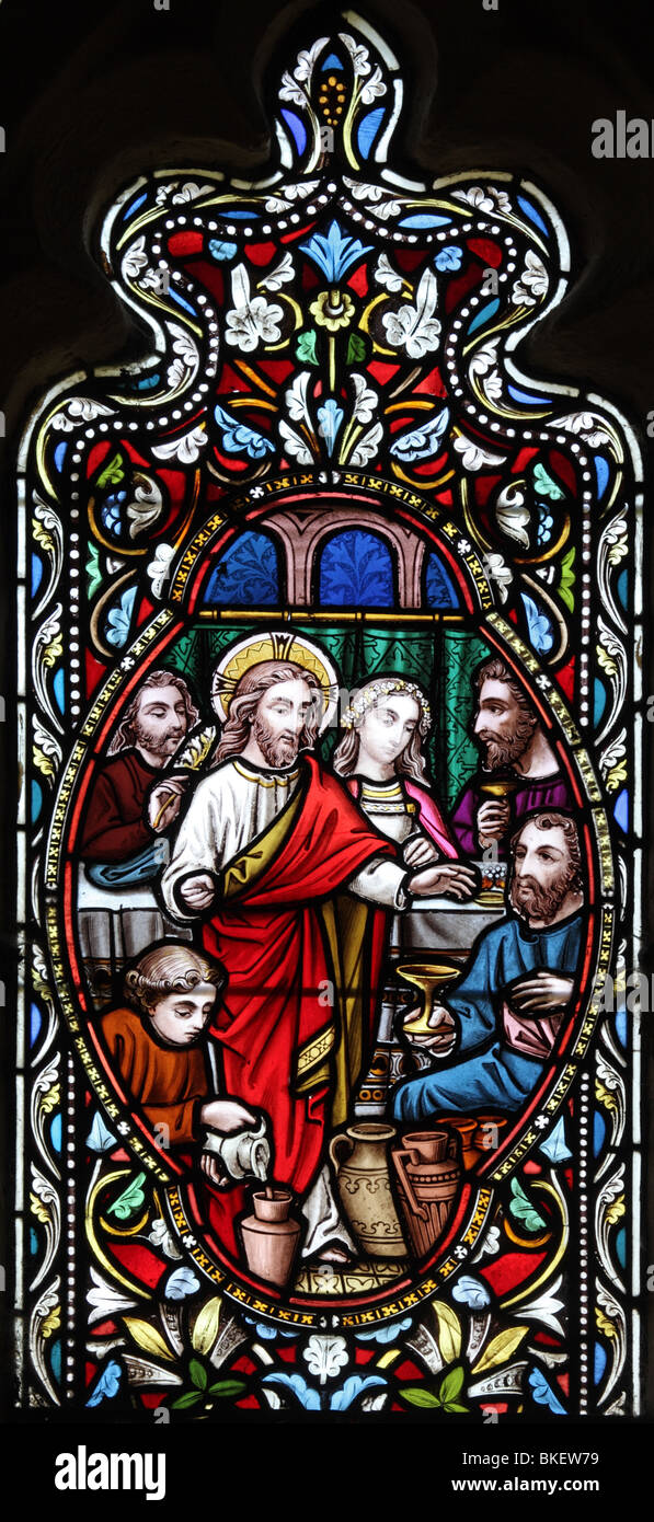 Detail aus einem Buntglasfenster von ward und Hughes um 1865, das zwölf Ereignisse aus dem Leben Jesu Christi darstellt: Wunder in Kana Stockfoto