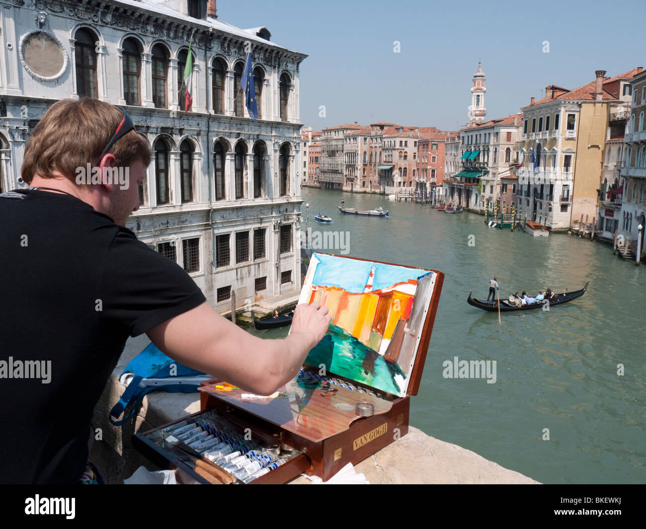 Künstler-Malerei-Szene neben Canal Grande in Venedig Stockfoto