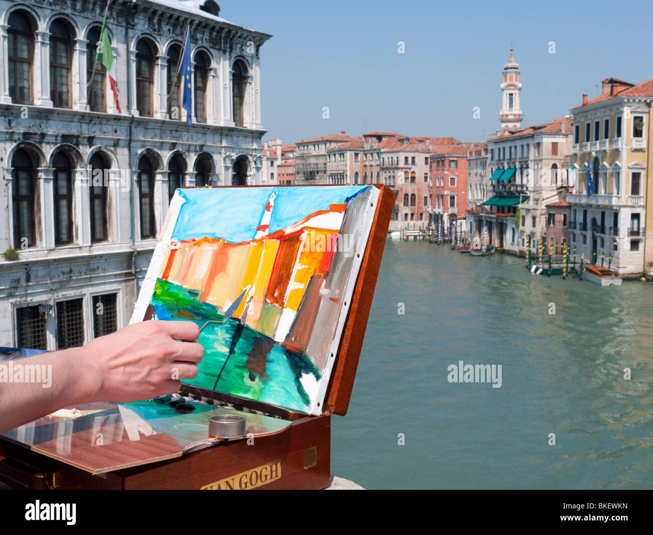 Künstler-Malerei-Szene neben Canal Grande in Venedig Stockfoto