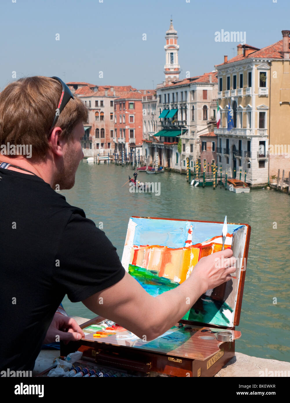 Künstler-Malerei-Szene neben Canal Grande in Venedig Stockfoto