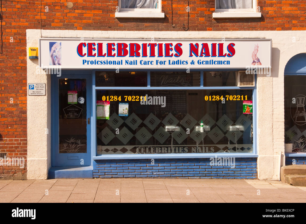 Prominente Nägel Salon in Bury Saint Edmunds, Suffolk, England, Großbritannien, UK Stockfoto