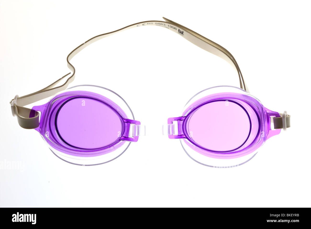 Schwimmbrille mit lila Brille. Stockfoto