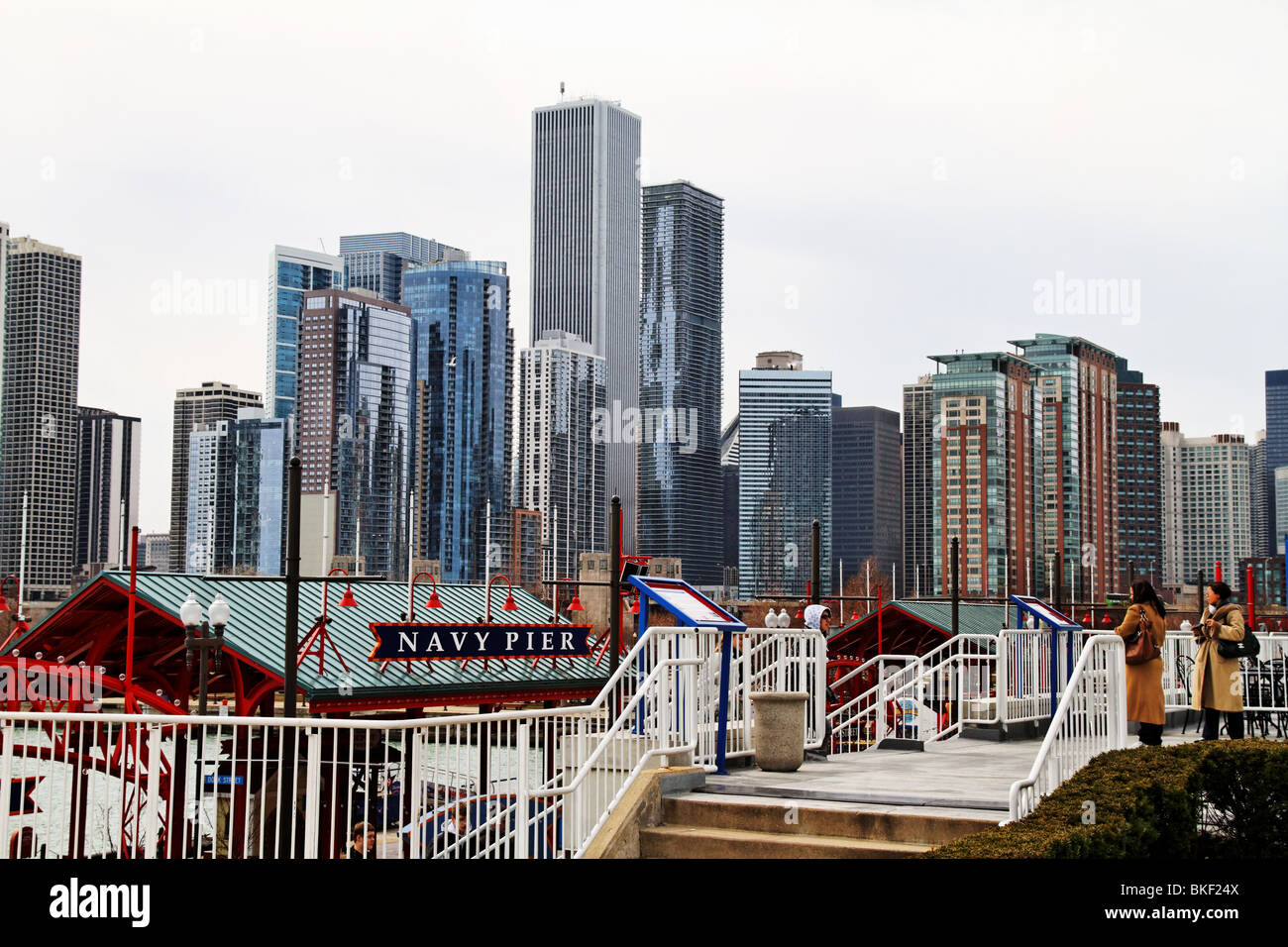 Die Skyline von Chicago vom Navy Pier Stockfoto