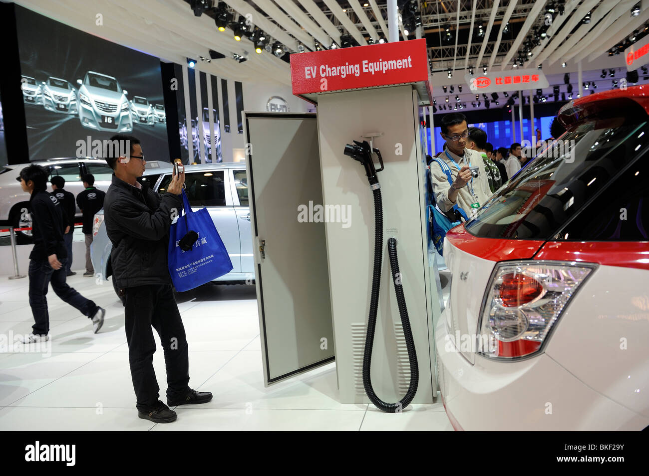 EV laden Ausrüstung ist angezeigt bei BYD stehen auf der Beijing Auto Show. 24. April 2010 Stockfoto