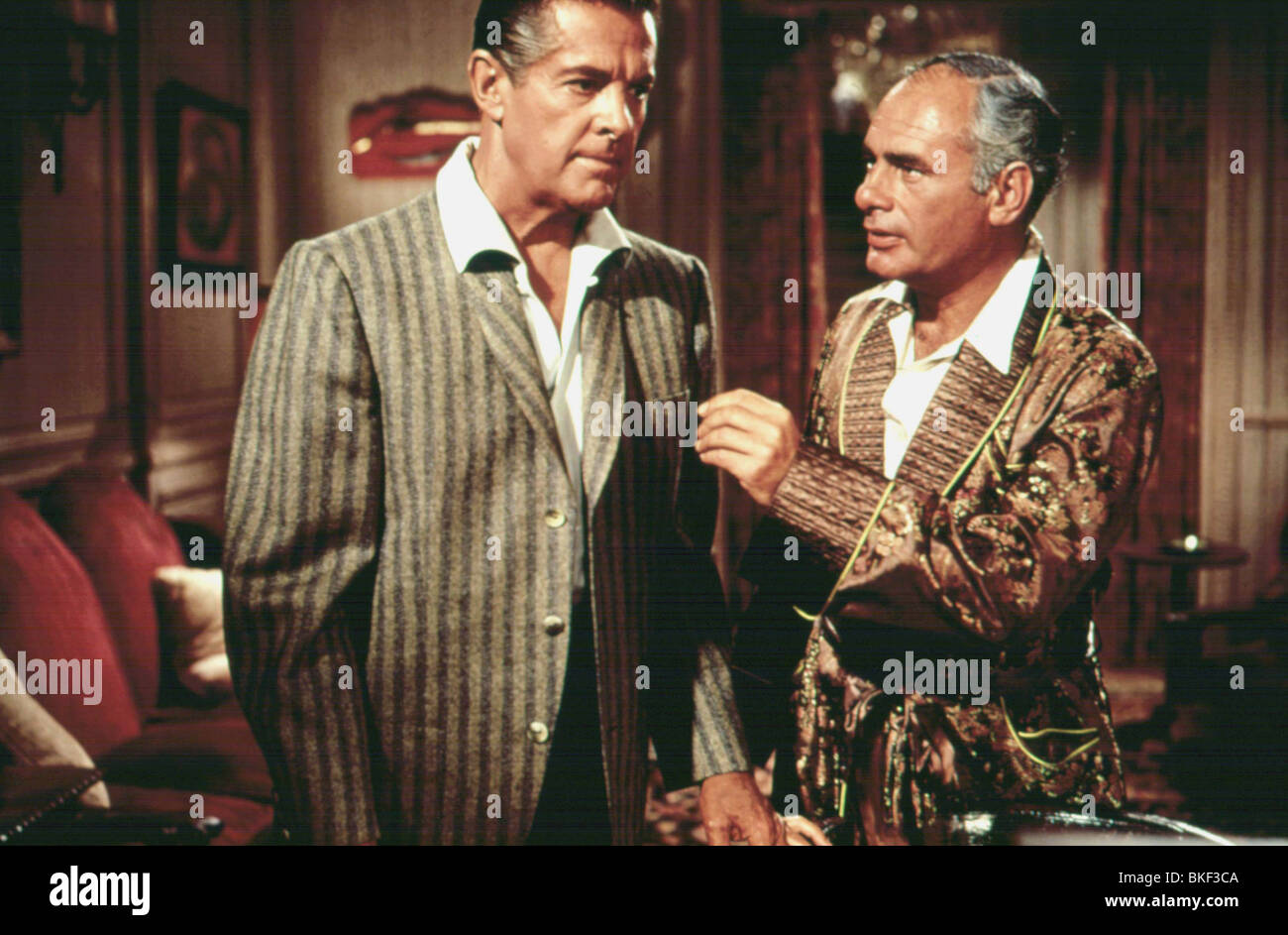 DIE PROFITEURE (1964) ROBERT CUMMINGS, MARTIN BALSAM CRPB 002 Stockfoto