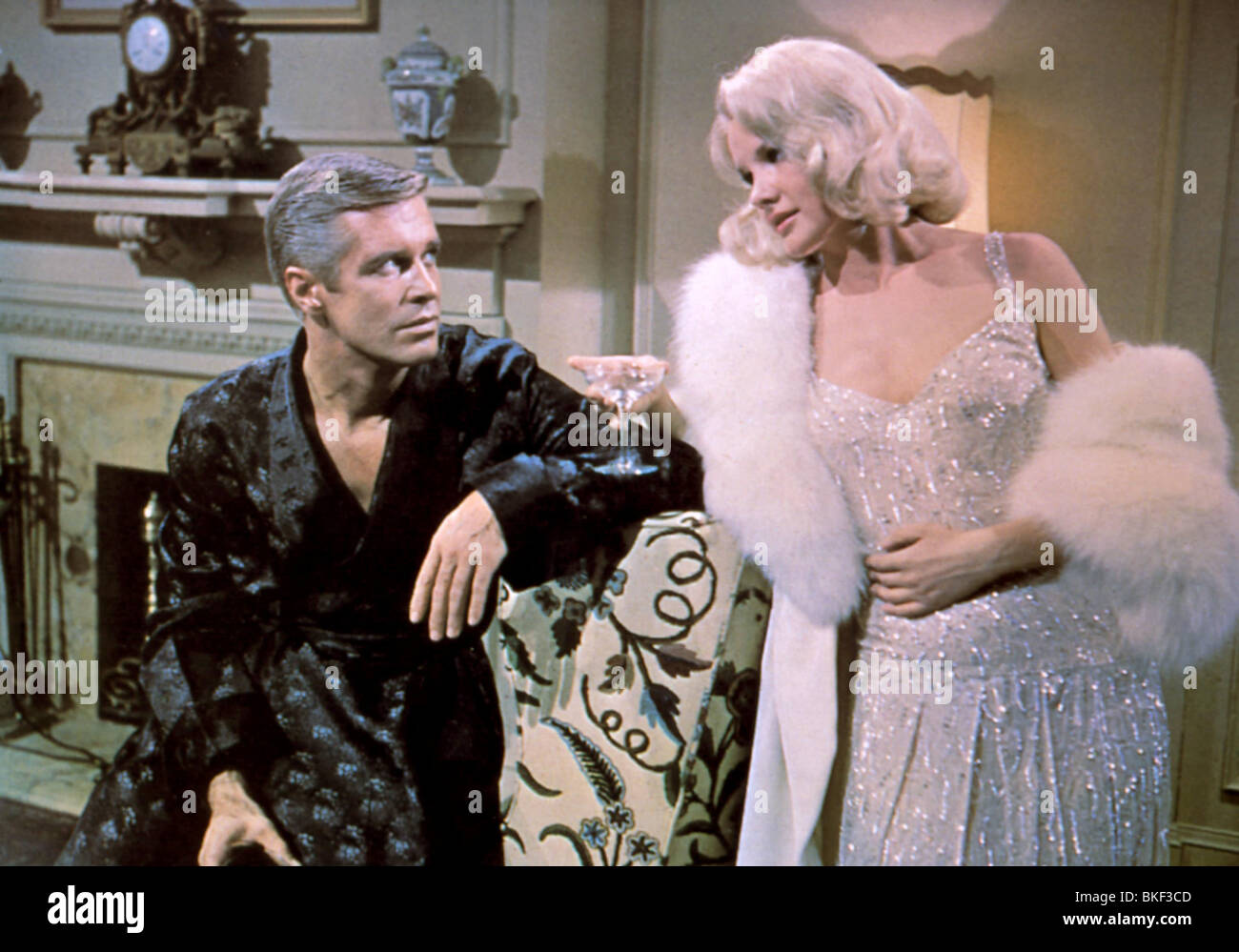 DIE PROFITEURE (1964) GEORGE PEPPARD, CARROLL BAKER CRPB 014 Stockfoto