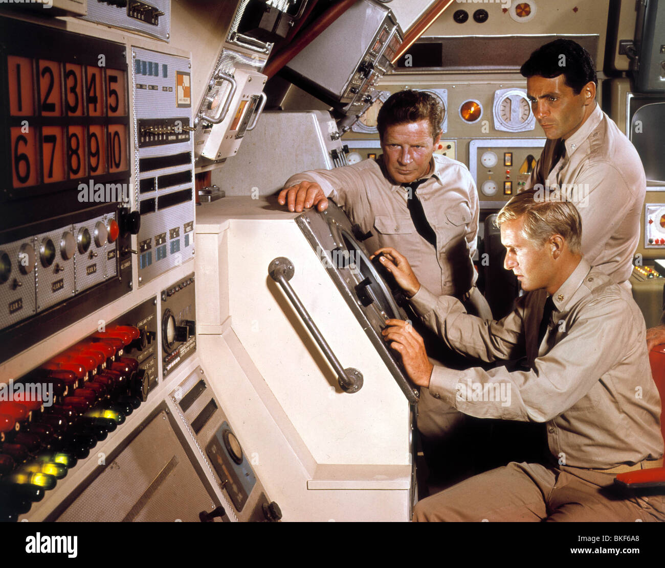 VOYAGE TO THE BOTTOM MEER (TV) RICHARD BASEHART, DAVID HEDISON VBS 0010S Stockfoto