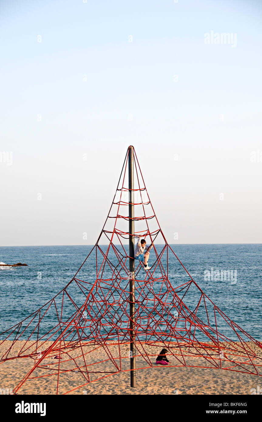 Barcelona Strand Spinne Klettergerüst Stockfotografie - Alamy