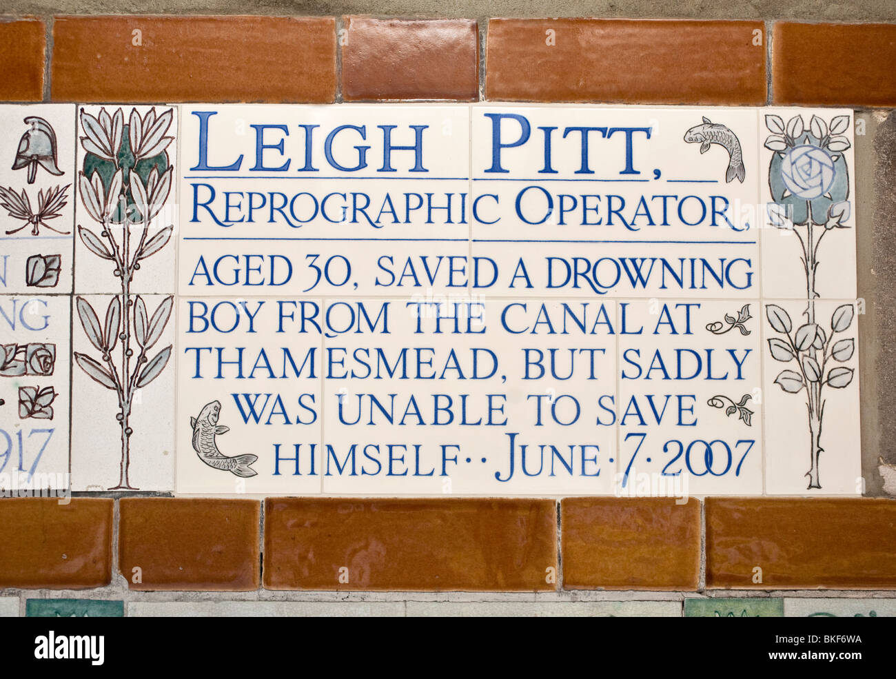 Gedenkstätte Fliesen Leigh Pitt. Postman es Park, Stadt, London, England, Vereinigtes Königreich Stockfoto