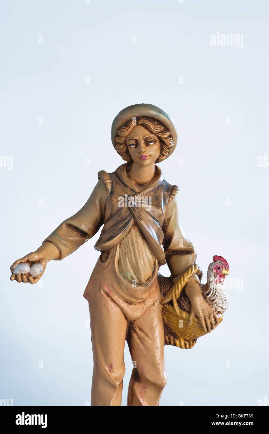Historische Periode Figur Darstellung eines neapolitanischen junge Ei-Verkäufers angezeigt traditionell zu Weihnachten Stockfoto