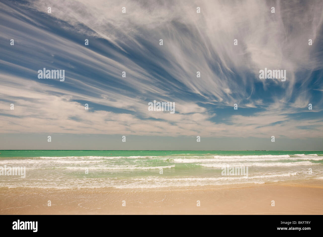 Ein öffentlicher Strand in Dubai, Vereinigte Arabische Emirate Stockfoto