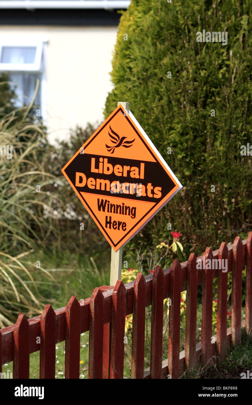 Liberale Demokraten politische Partei Banner vor ein Befürworter Haus in Dorset Stockfoto