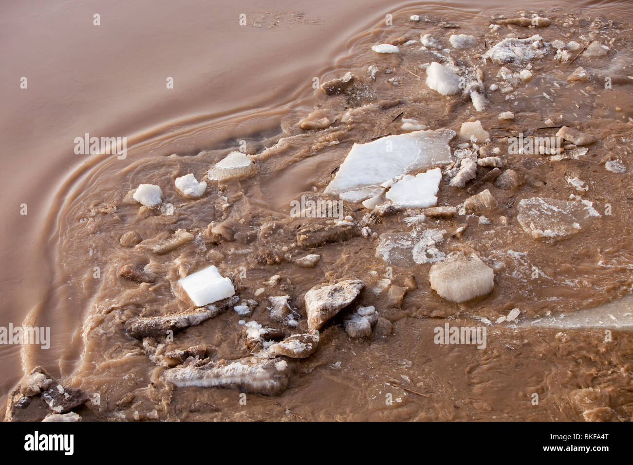 Vereisen Sie brechen im Frühjahr am gelben Fluss in Nordchina Stockfoto