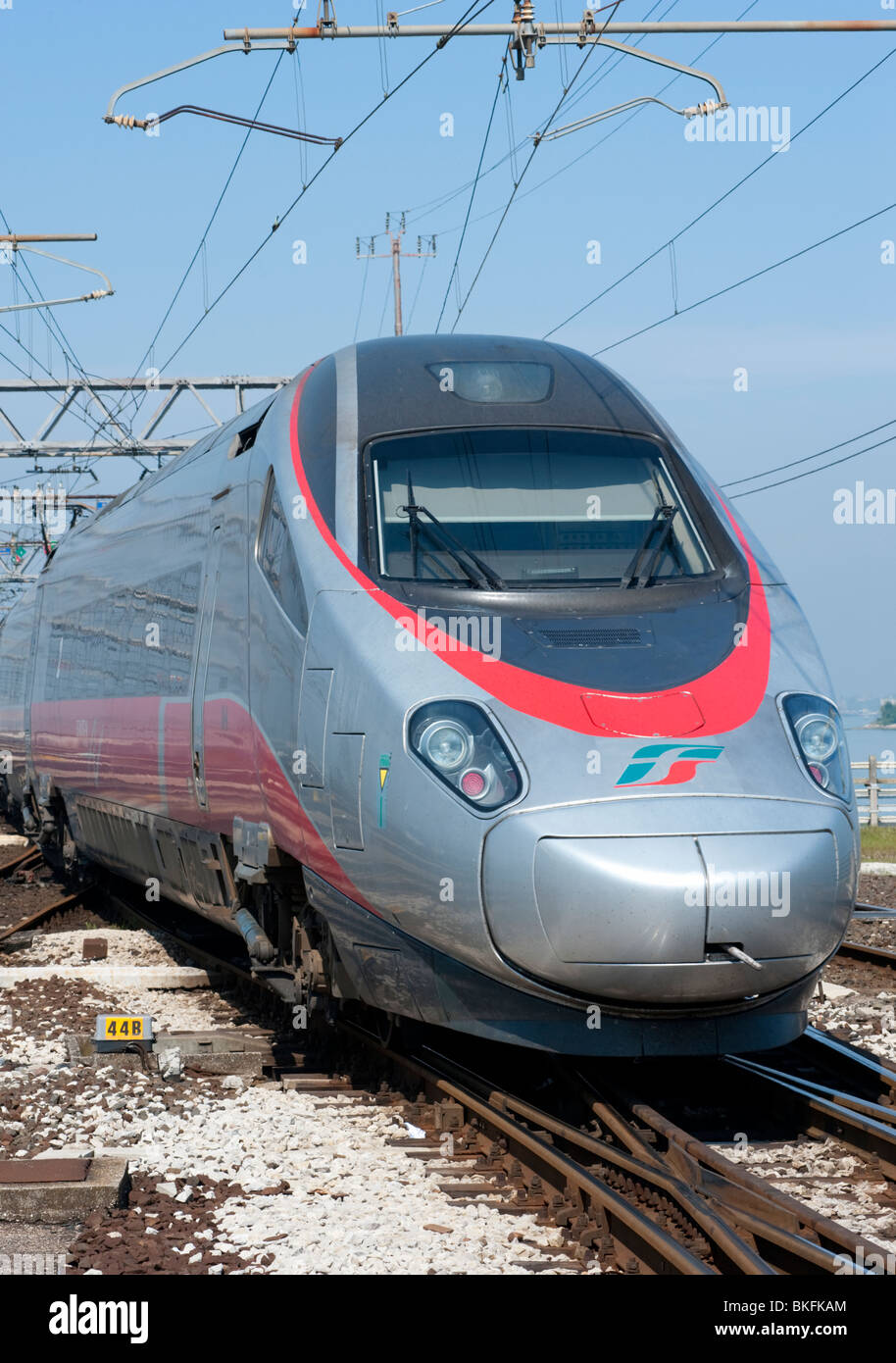 High-Speed-italienischen Eurostar-Zug am Bahnhof von Venedig in Italien Stockfoto