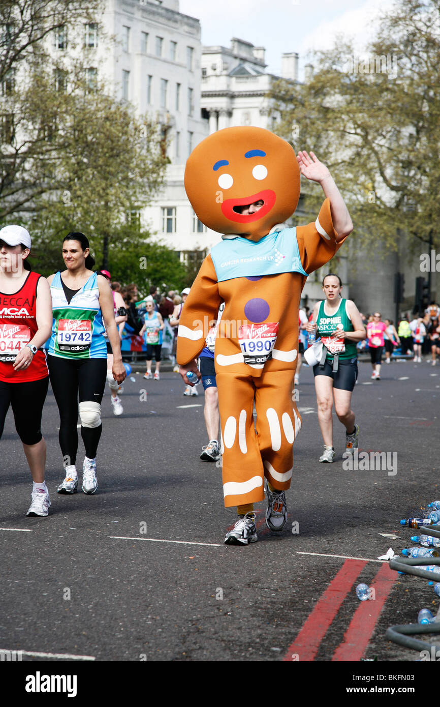 London Marathon 2010 Lebkuchenmann Stockfoto