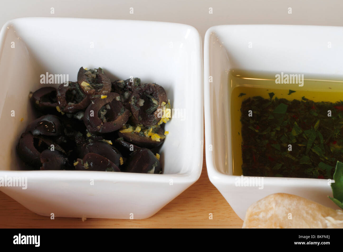 Oliven in einer Schüssel von der gemischte Vorspeise gemischte Vorspeise, Stockfoto