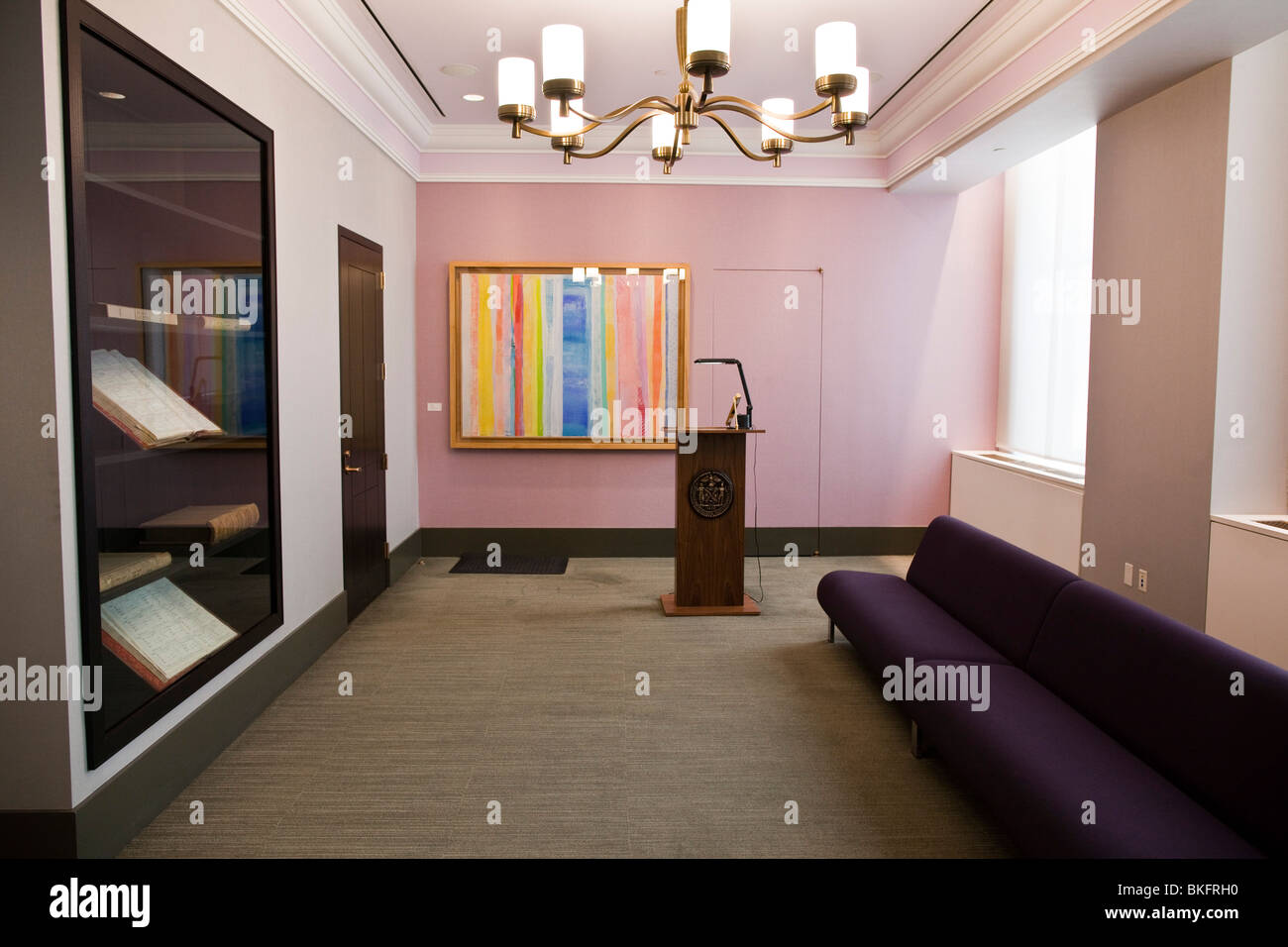 Innenansicht einer der 2 renovierten Kapellen wo Hochzeiten beim New York City Hochzeit Büro 12. April 2010 stattfinden Stockfoto