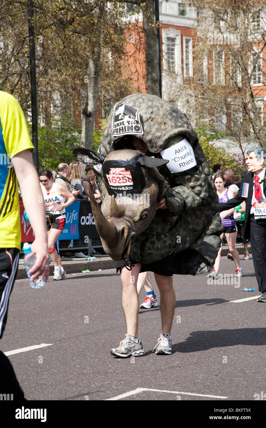 London Marathon 2010 klobige rhino Stockfoto