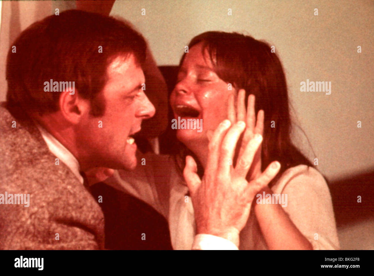 AUDREY ROSE (1977) ANTHONY HOPKINS, SUSAN RASCHE AUR 017 Stockfoto