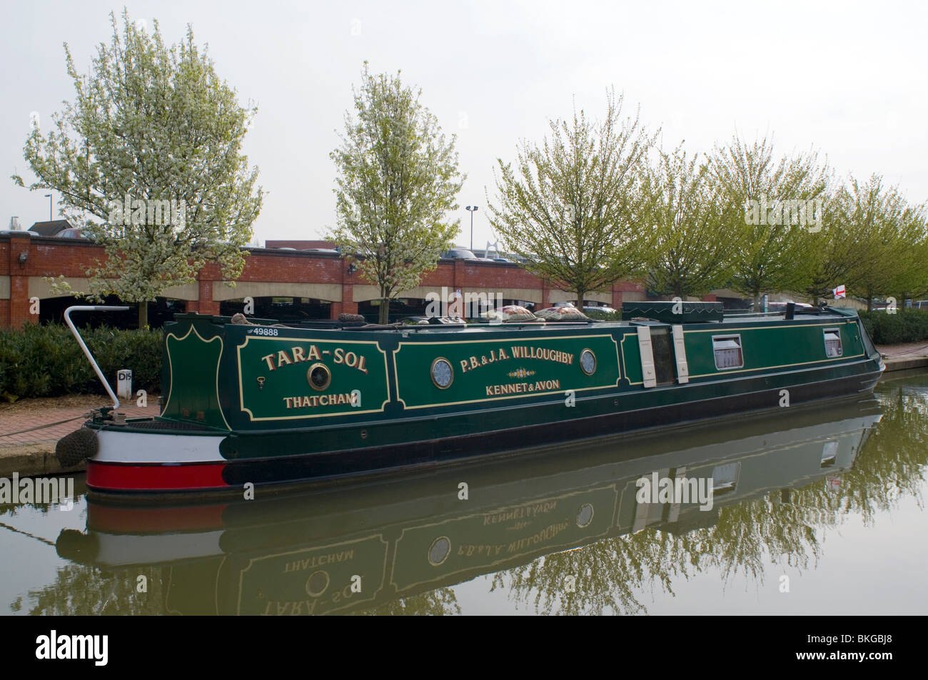 Bunt bemalte Narrowboats in Banbury Stockfoto