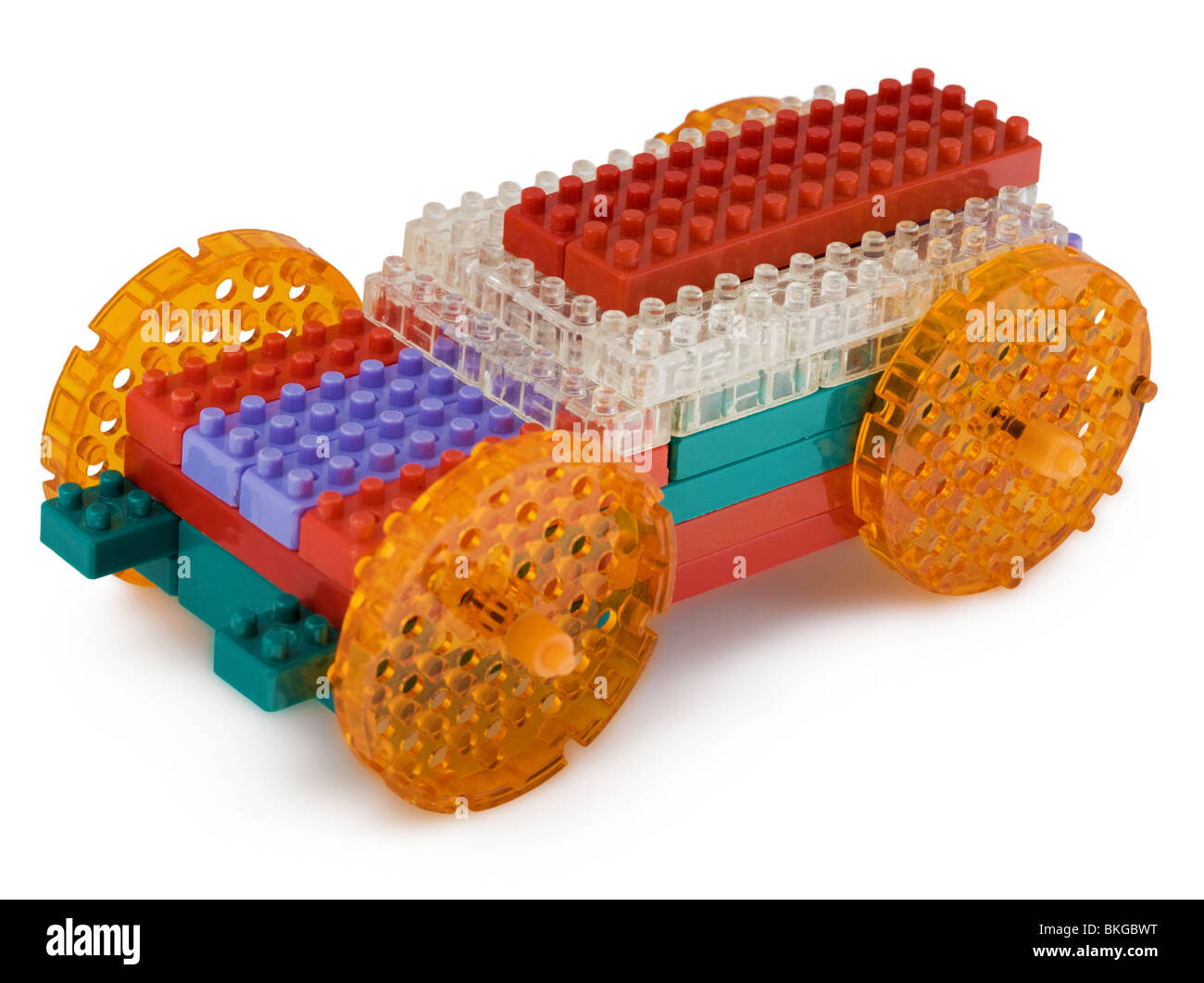Ein Spielzeugauto gemacht von Meccano, isoliert auf weiss Stockfoto