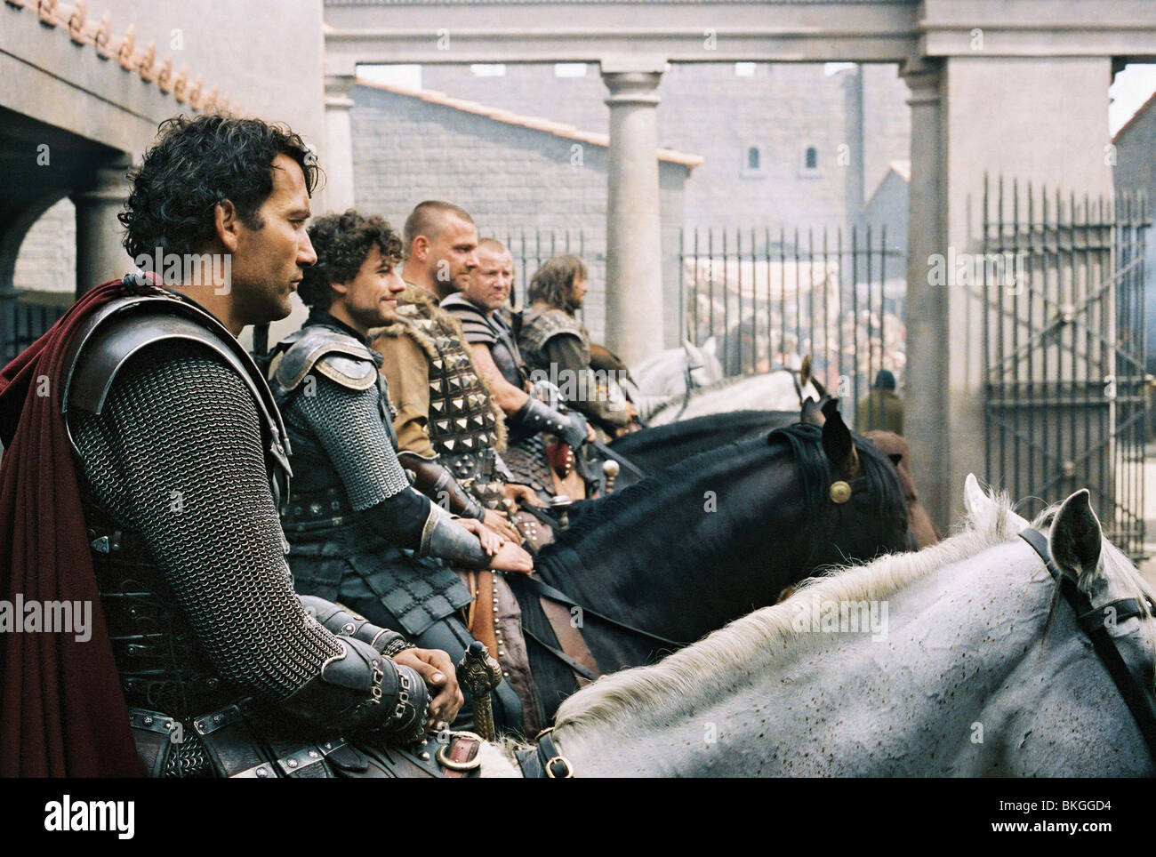 KING ARTHUR (2004) CLIVE OWEN, IOAN GRUFFUDD, RAY STEVENSON, RAY