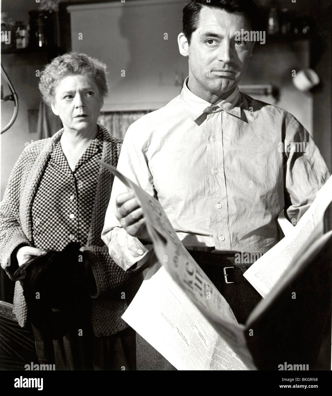 NIEMAND AUßER DEN EINSAMEN HERZEN (1944) ETHEL BARRYMORE, CARY GRANT KEINER 001 P Stockfoto