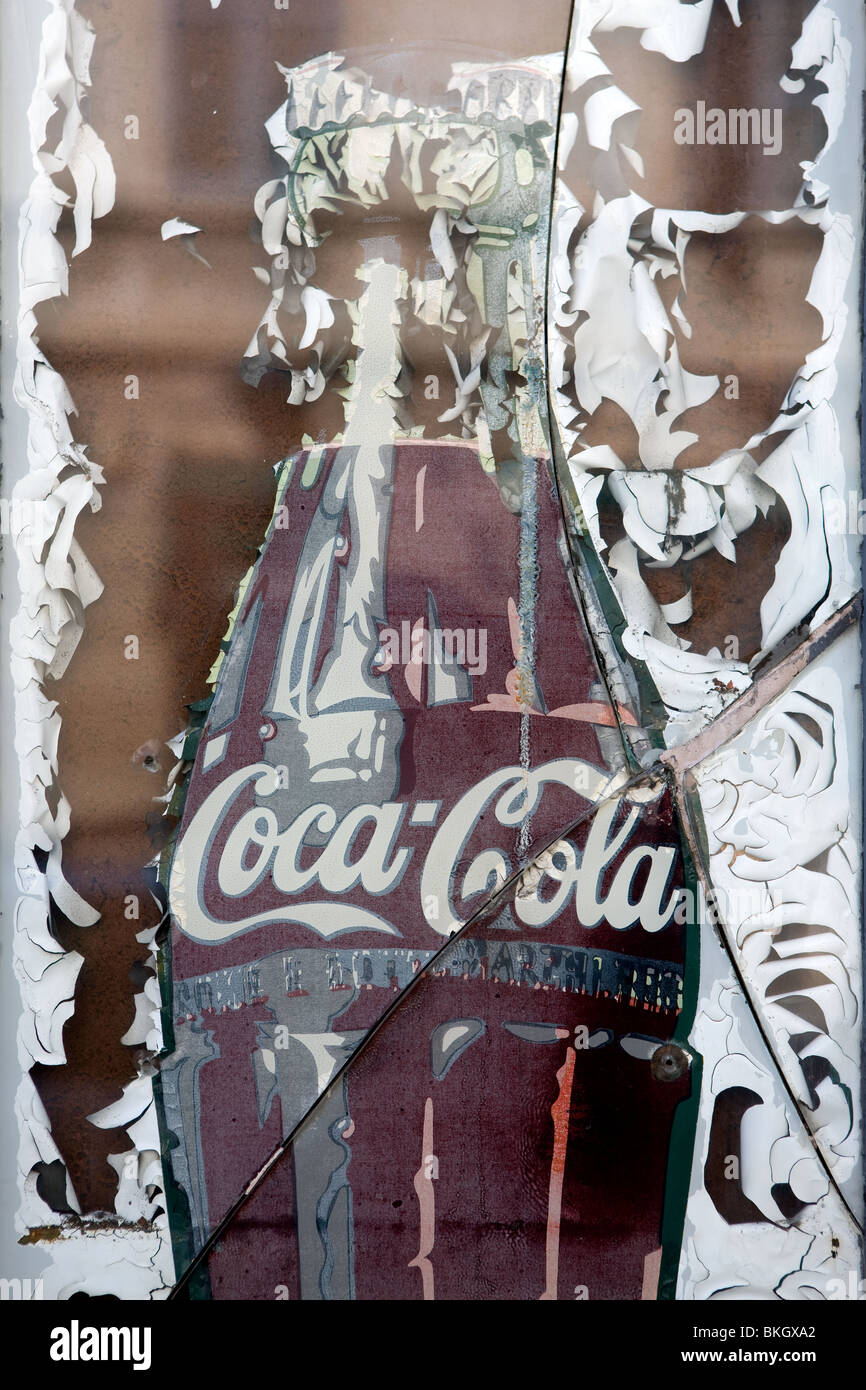alte Zeichen für eine Bar mit Coca cola Stockfoto