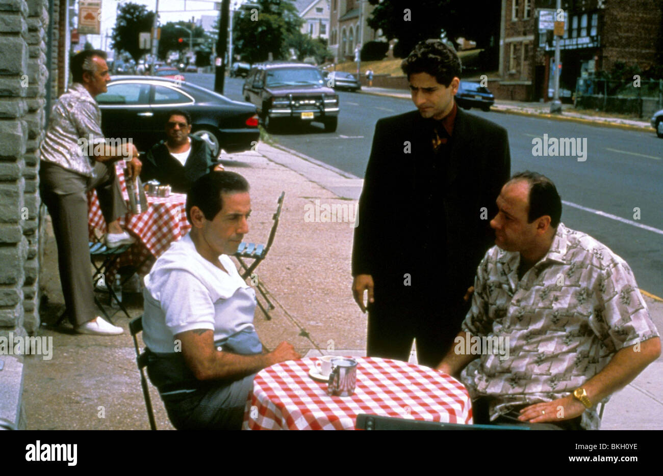 DIE SOPRANOS (TV) TONY SIRICO, STEVEN R SCHIRRIPA, DAVID PROVAL, MICHAEL IMPERIOLI, JAMES GANDOLFINI SOPS 038 Stockfoto