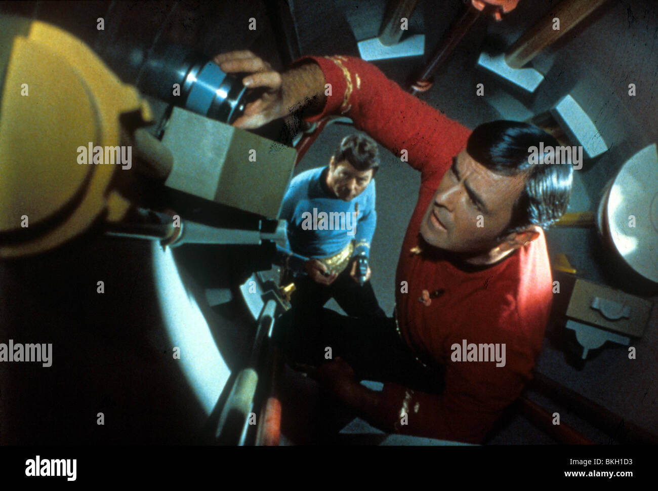 STAR TREK (FERNSEHEN) DEFOREST KELLEY, JAMES DOOHAN STK 025 Stockfoto