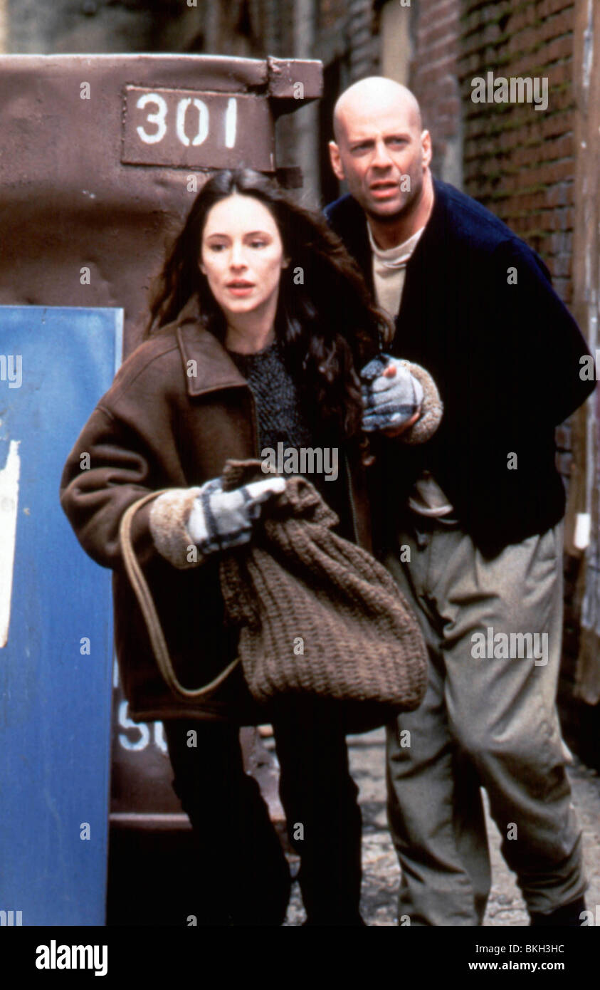 TWELVE MONKEYS (1995) MADELEINE STOWE, BRUCE WILLIS TVMK 121 Stockfoto