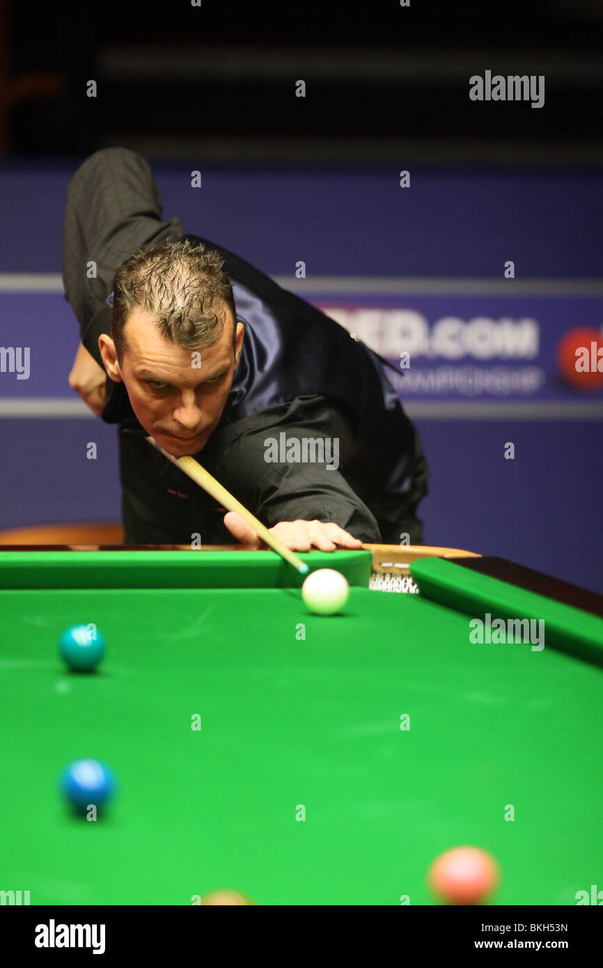 MARK DAVIS SNOOKER Weltmeisterschaft der Tiegel SHEFFIELD ENGLAND 21. April 2010 Stockfoto