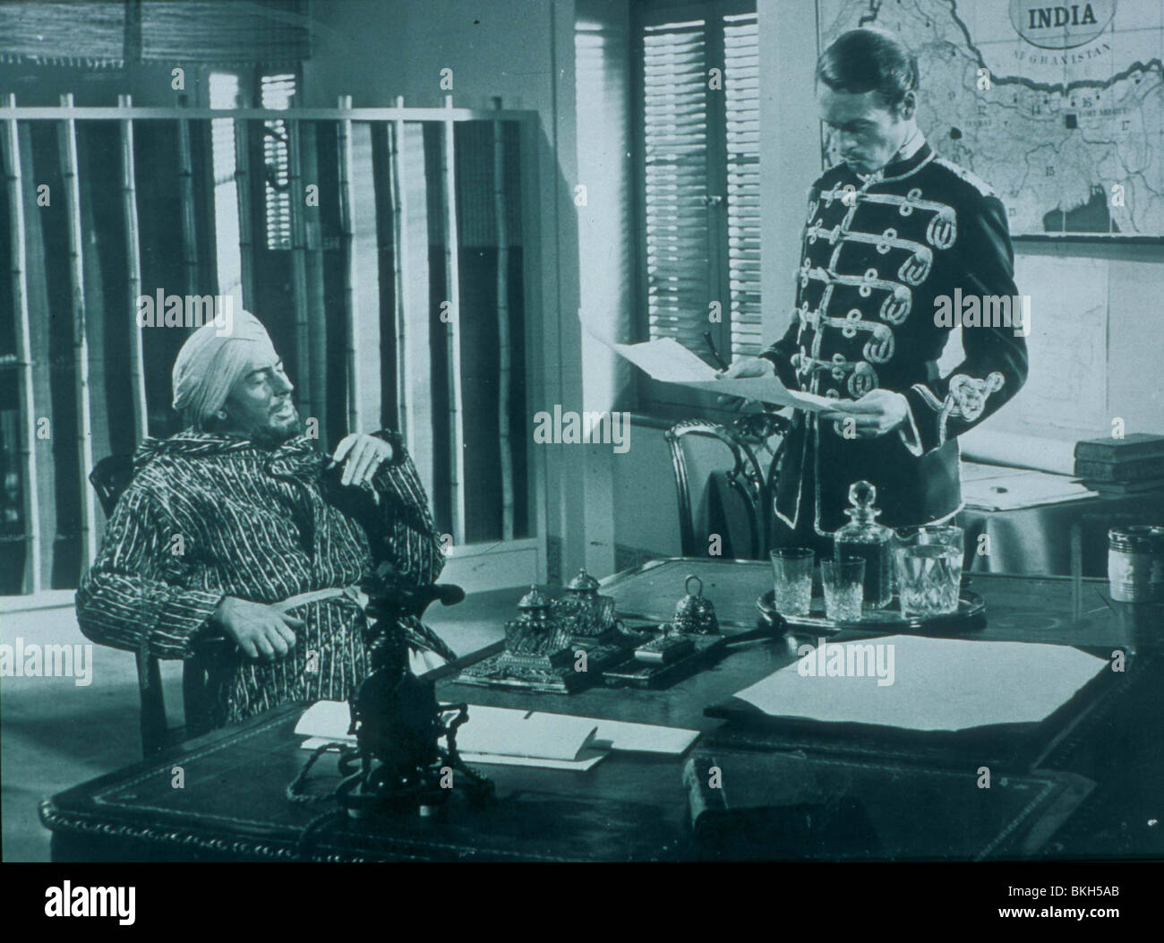 ZARAK (1956) MICHAEL WILDING, PATRICK MCGOOHAN ZRAK 001 Stockfoto