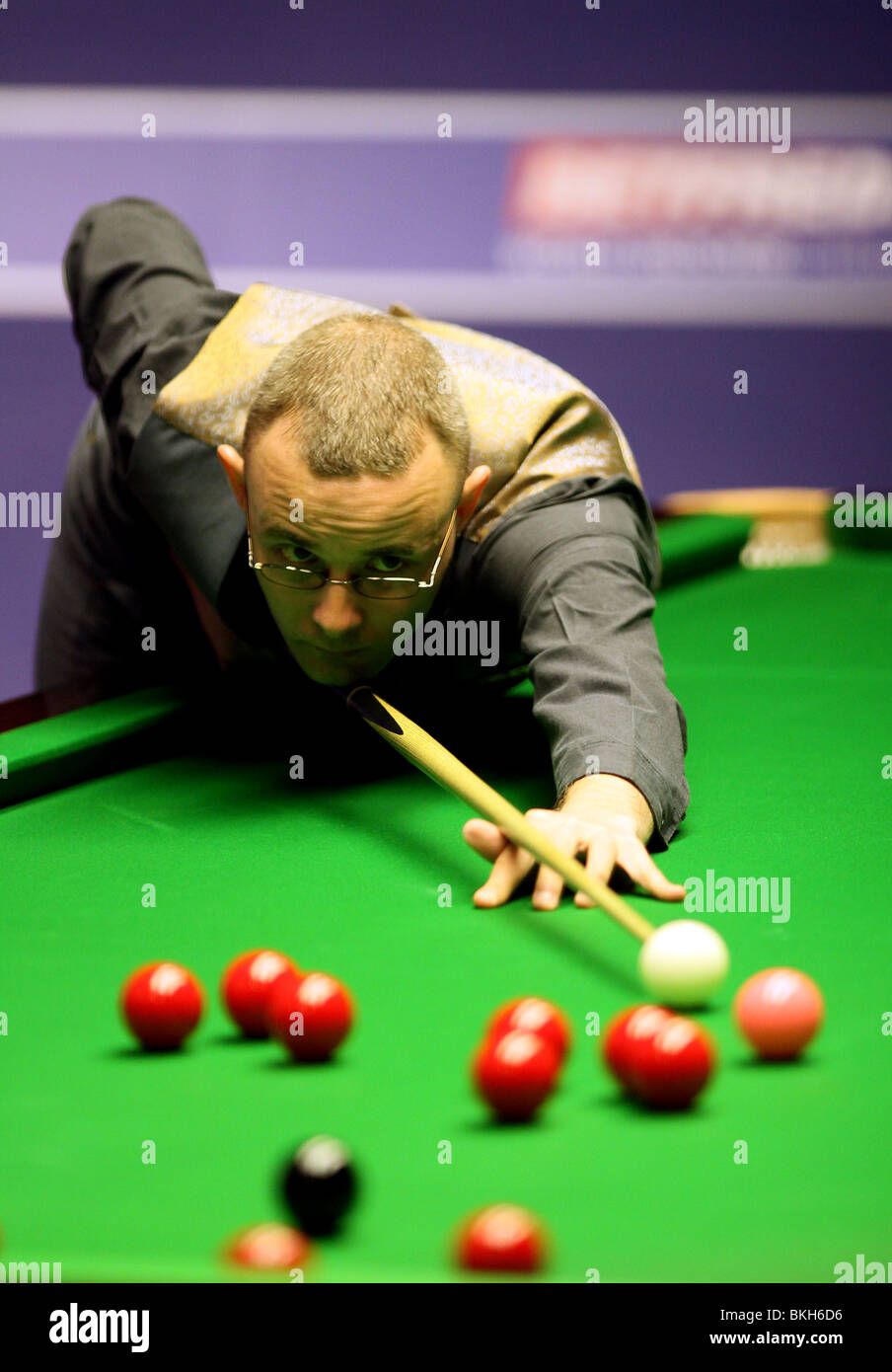 MARTIN GOULD WORLD SNOOKER CHAMPIONSHIP der Tiegel SHEFFIELD ENGLAND 19. April 2010 Stockfoto
