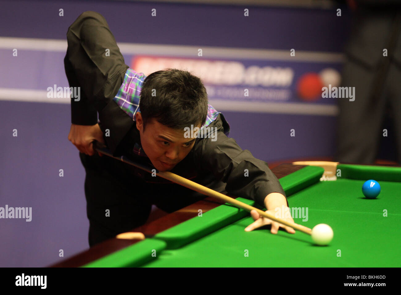MARCO FU WORLD SNOOKER CHAMPIONSHIP der Tiegel SHEFFIELD ENGLAND 19. April 2010 Stockfoto