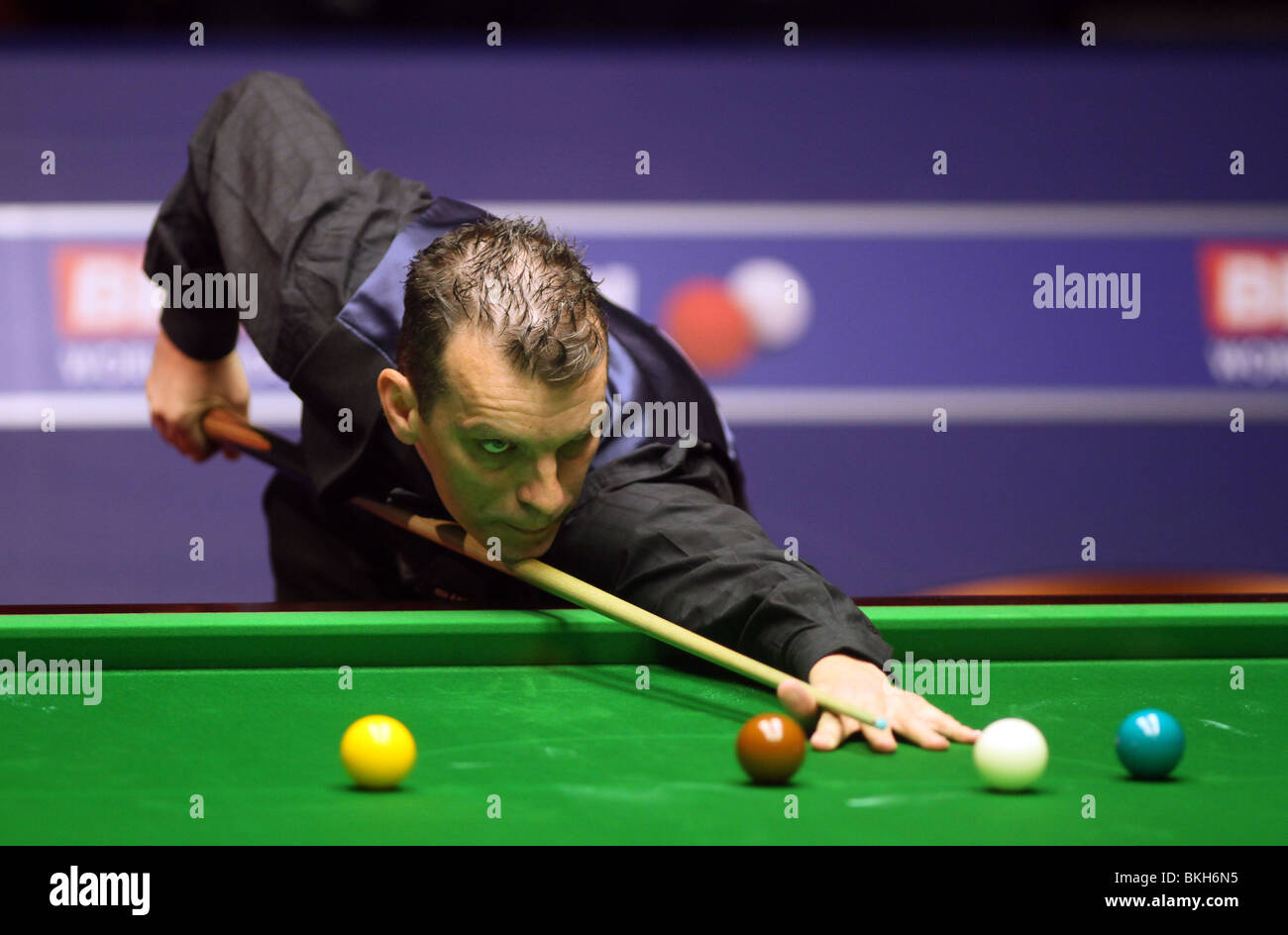 MARK DAVIS SNOOKER Weltmeisterschaft der Tiegel SHEFFIELD ENGLAND 21. April 2010 Stockfoto