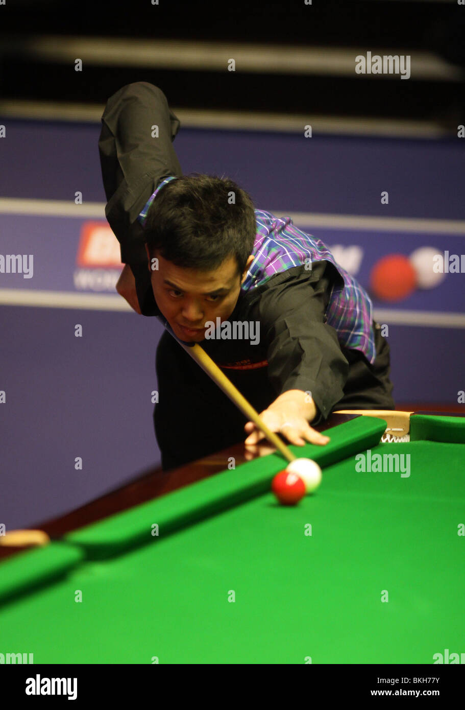 MARCO FU WORLD SNOOKER CHAMPIONSHIP der Tiegel SHEFFIELD ENGLAND 19. April 2010 Stockfoto
